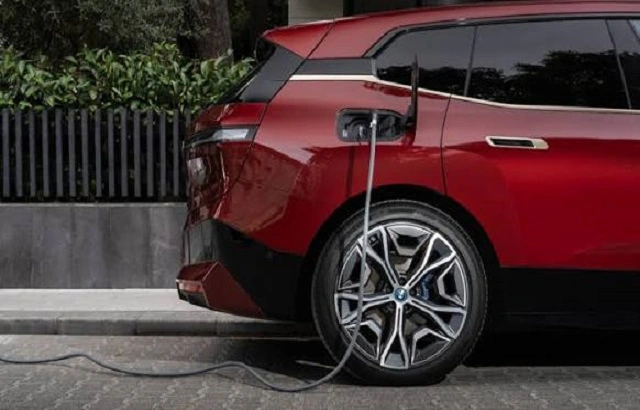 How Much Charge Does an Electric Vehicle Consume While Parked?